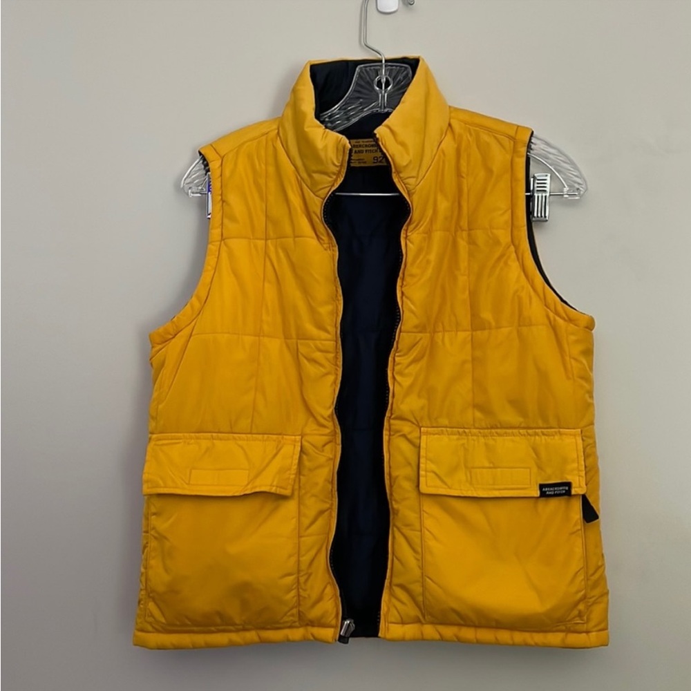 Abercrombie and Fitch reversible puffer vest size XS